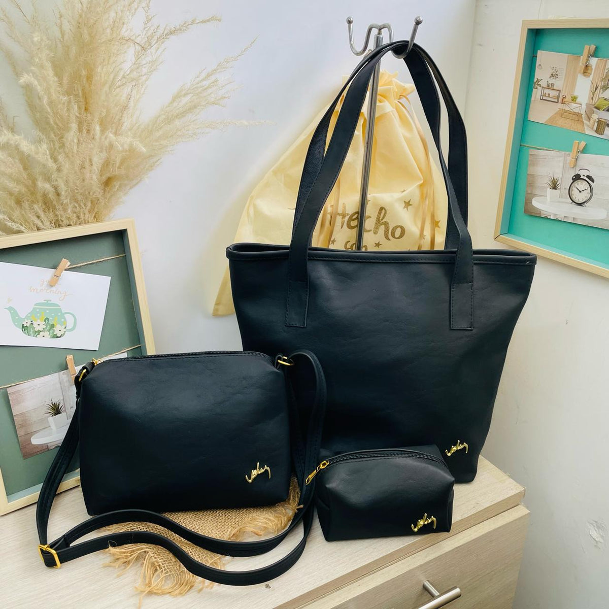 Trío Dacota Cuero Femenino Safari - Bolso de Mano, Carriel y Cosmetiquera