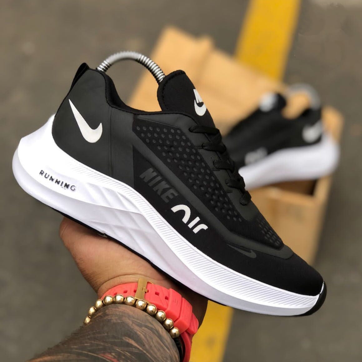 Tenis Nike Air Running Masculino - Deportivos con Suela de Aire y Diseño Moderno