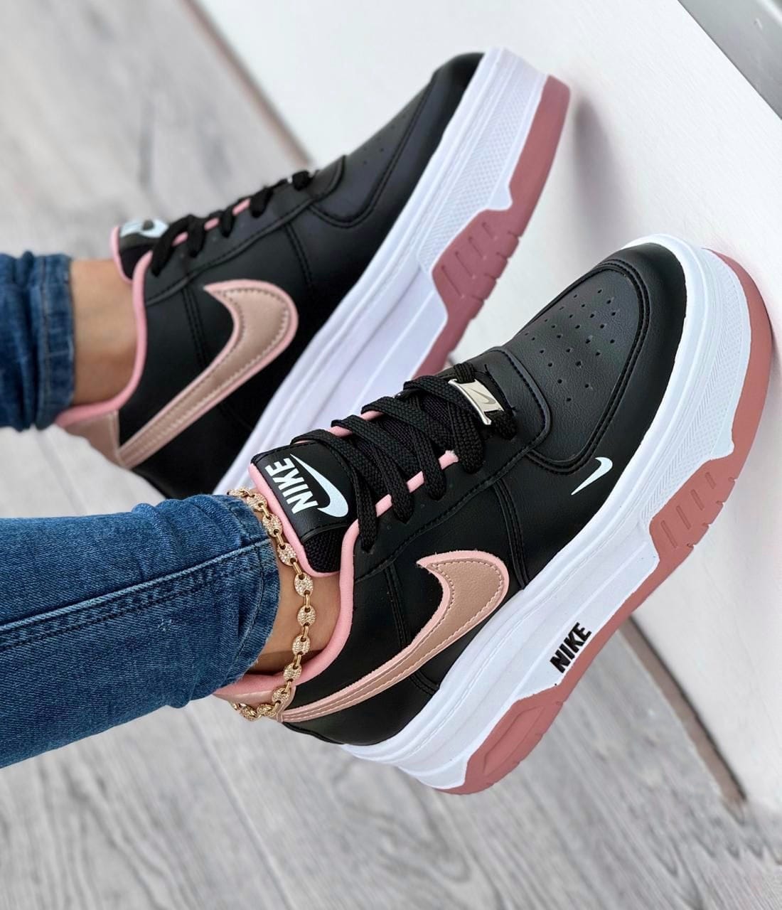 Tenis Nike Doble Suela Femenino - Plataforma con Diseño Moderno y Suela Ultraliviana