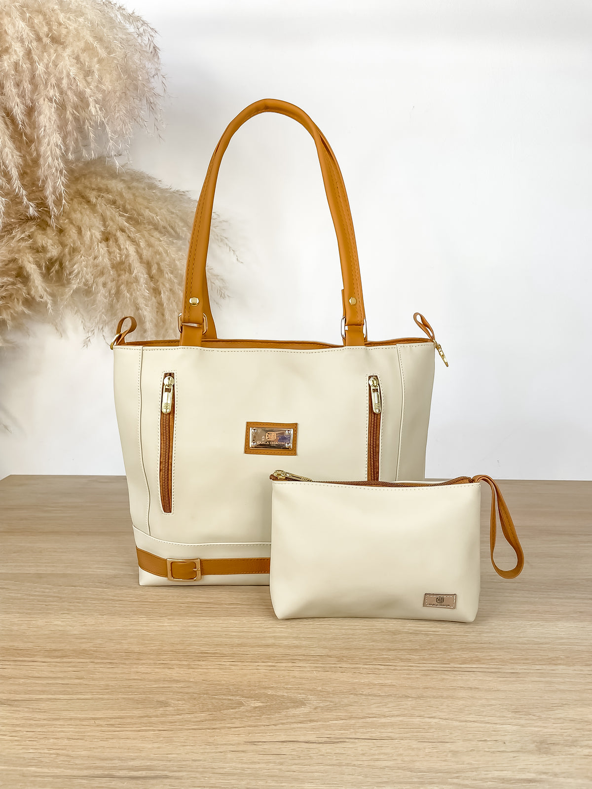 Bolso Karla Chacón Gigi Beige - Cartera Grande Elegante para Mujer