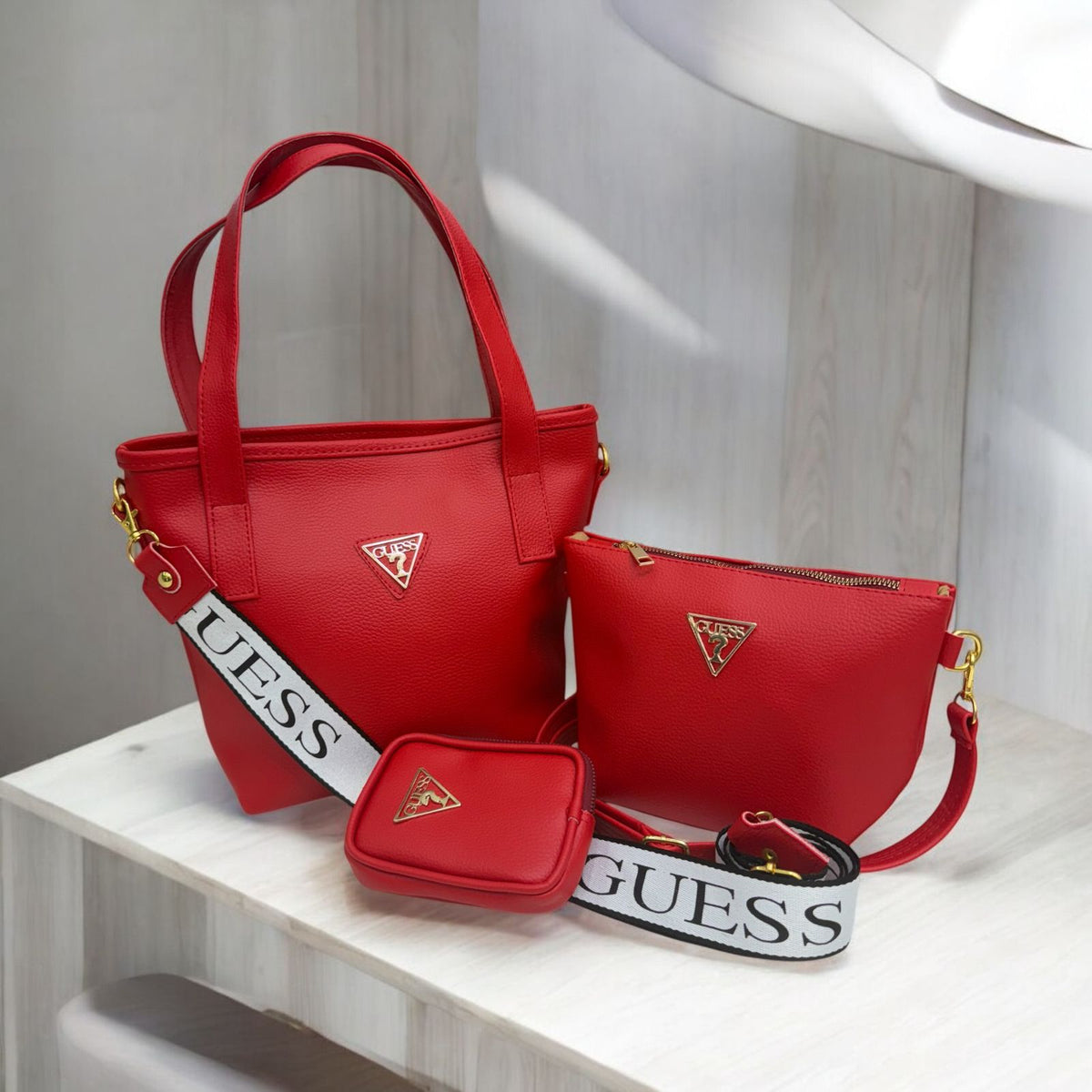 Trío Guess Femenino - Bolso de Mano, Carriel y Monedero en Sintético Premium