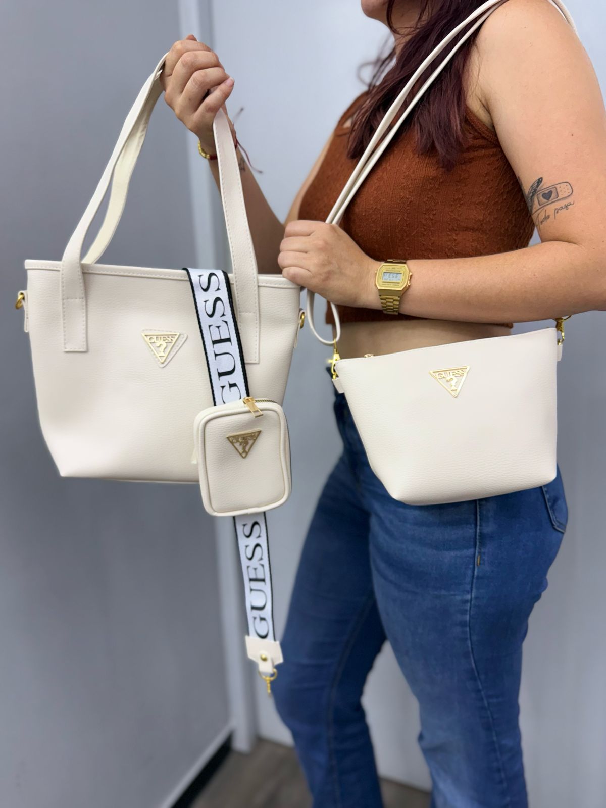Trío Guess Femenino - Bolso de Mano, Carriel y Monedero en Sintético Premium