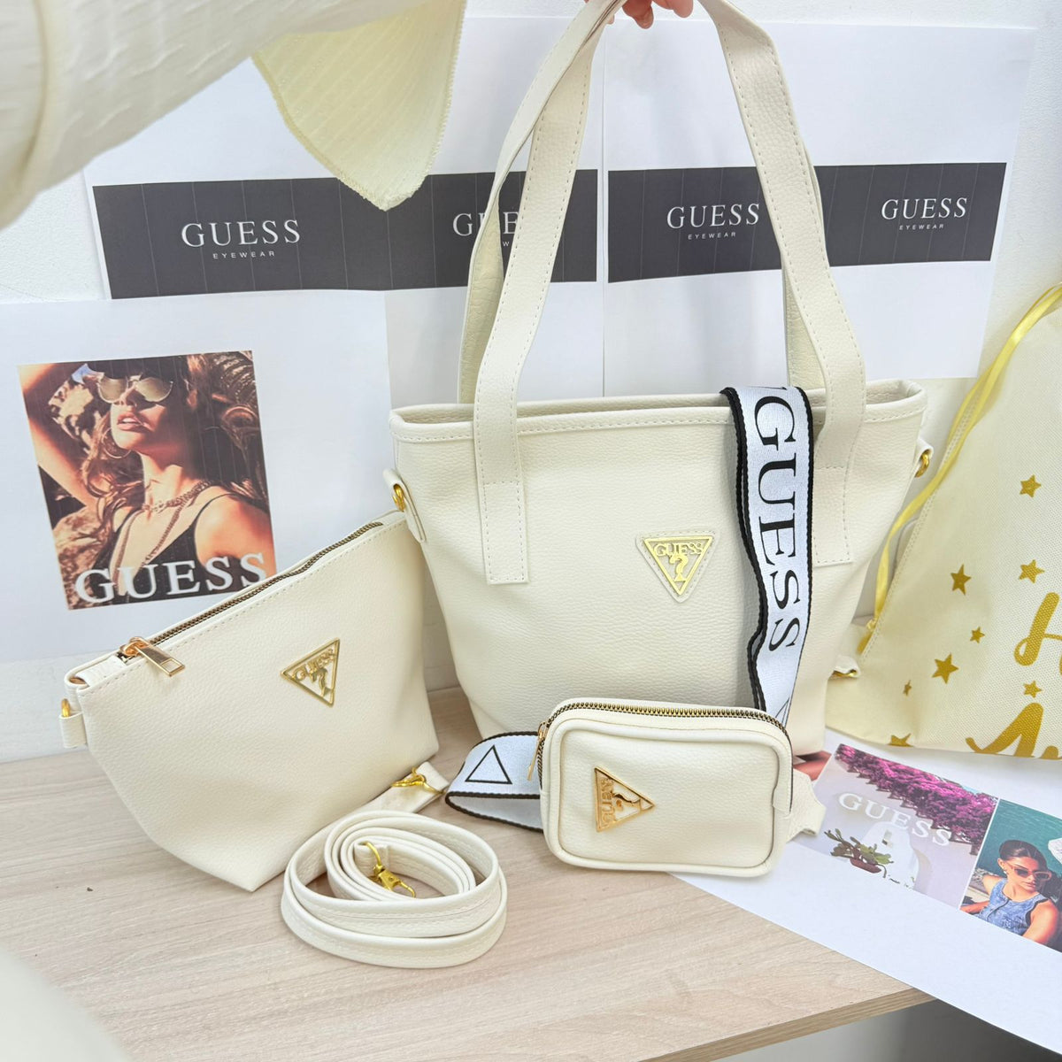 Trío Guess Femenino - Bolso de Mano, Carriel y Monedero en Sintético Premium