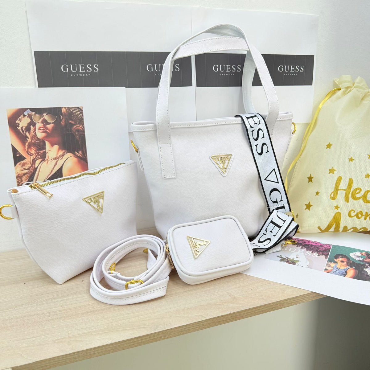 Trío Guess Femenino - Bolso de Mano, Carriel y Monedero en Sintético Premium