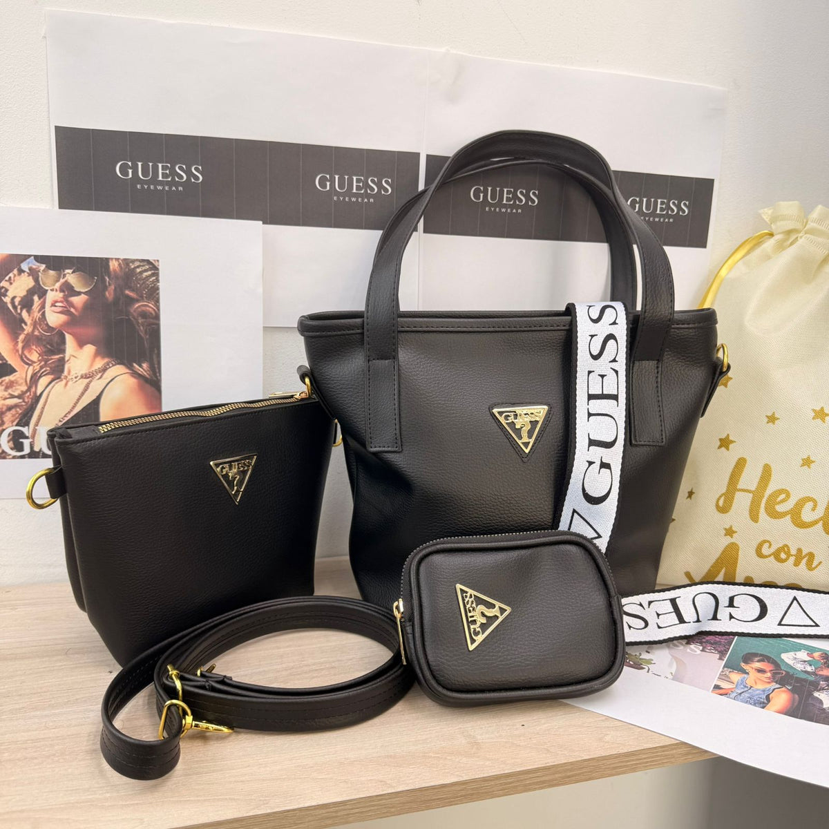 Trío Guess Femenino - Bolso de Mano, Carriel y Monedero en Sintético Premium