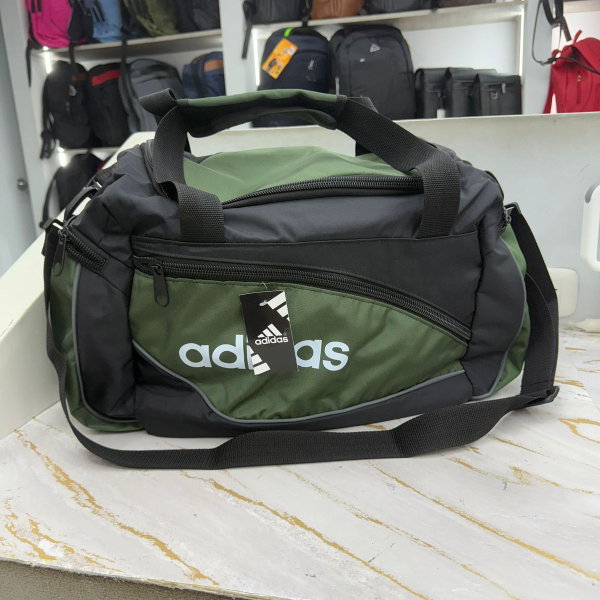 Bolsa Deportiva Adidas Mediana 53×35 cm - Maleta Viajera para Gimnasio y Viajes