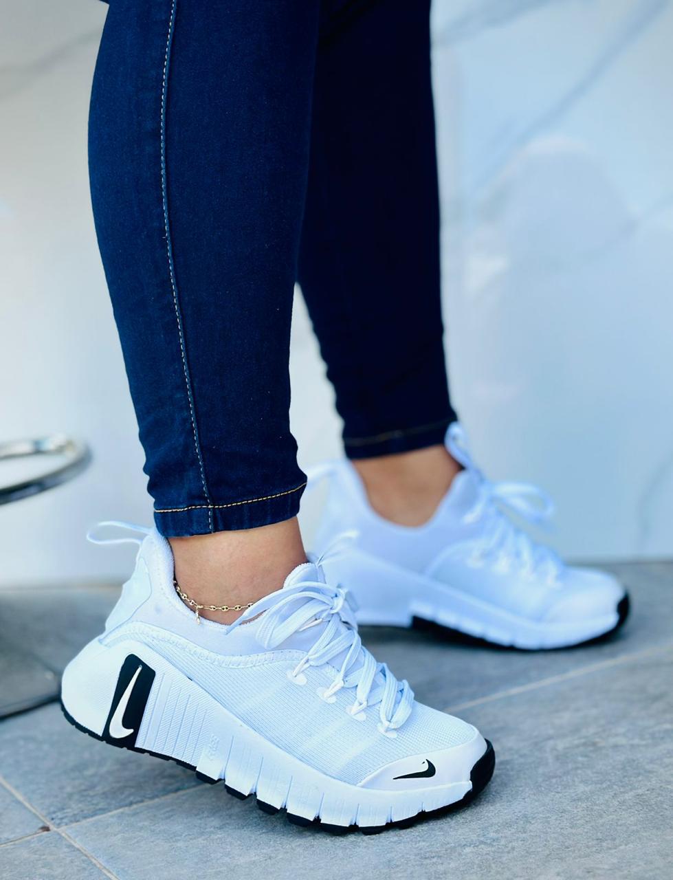 Tenis Nike Free Metcon Deportivos - Training con Suela Flexible y Soporte Lateral