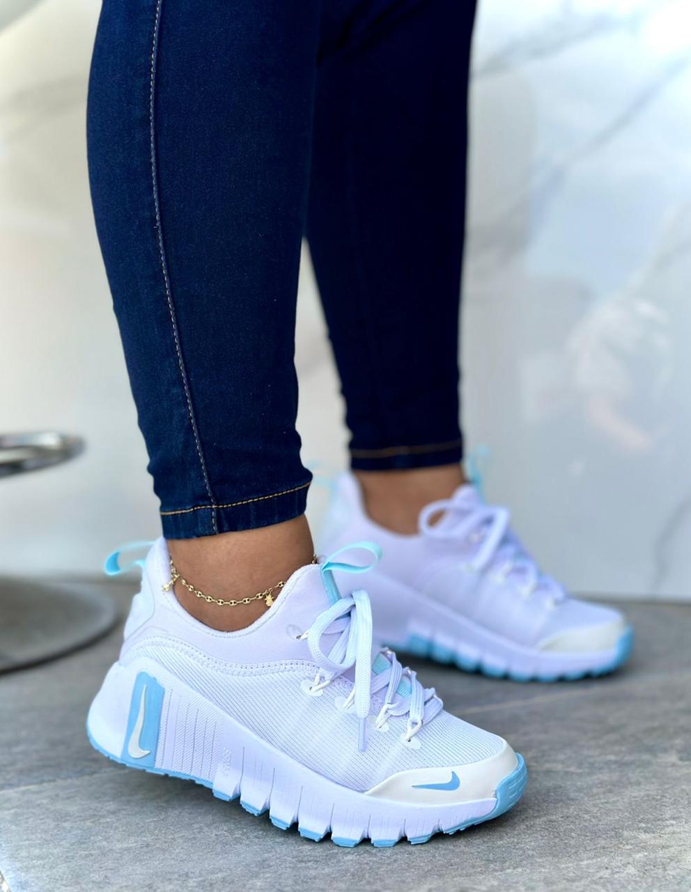 Tenis Nike Free Metcon Deportivos - Training con Suela Flexible y Soporte Lateral