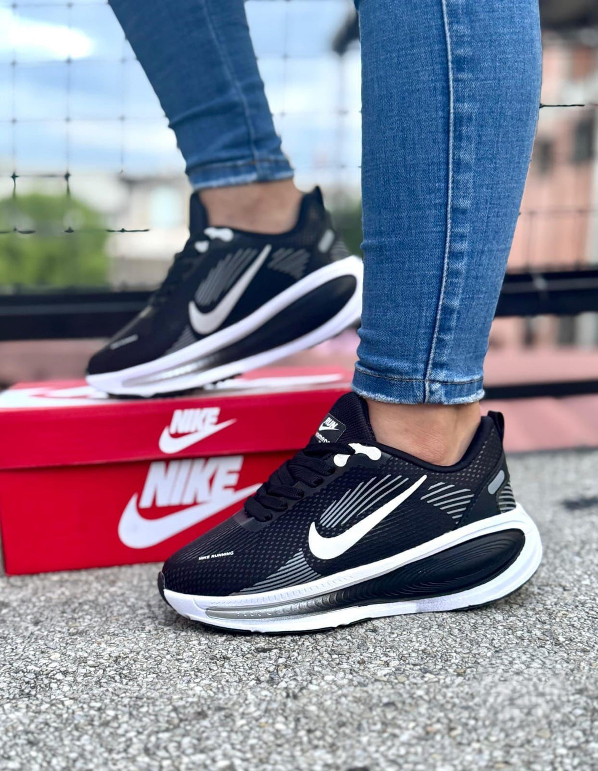 Tenis Nike Zoom Vomero Plus Femenino - Running con Suela Ultraliviana y Caja
