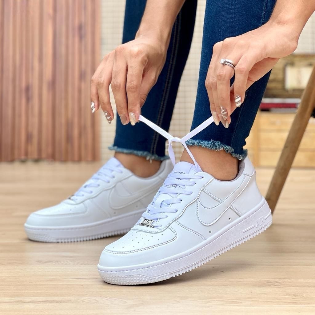 Tenis Nike Force One Clásico, Cuero Resistente y Estilo Atemporal