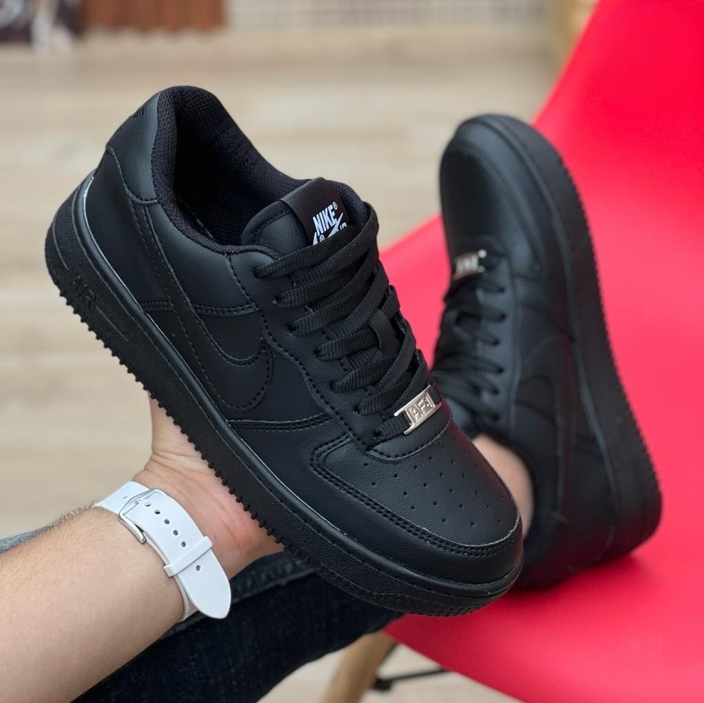Tenis Nike Force One Clásico, Cuero Resistente y Estilo Atemporal