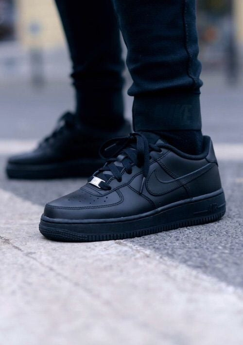 Tenis Nike Force One Clásico, Cuero Resistente y Estilo Atemporal