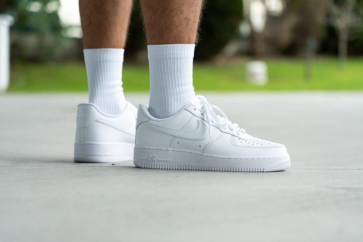 Tenis Nike Force One Clásico, Cuero Resistente y Estilo Atemporal