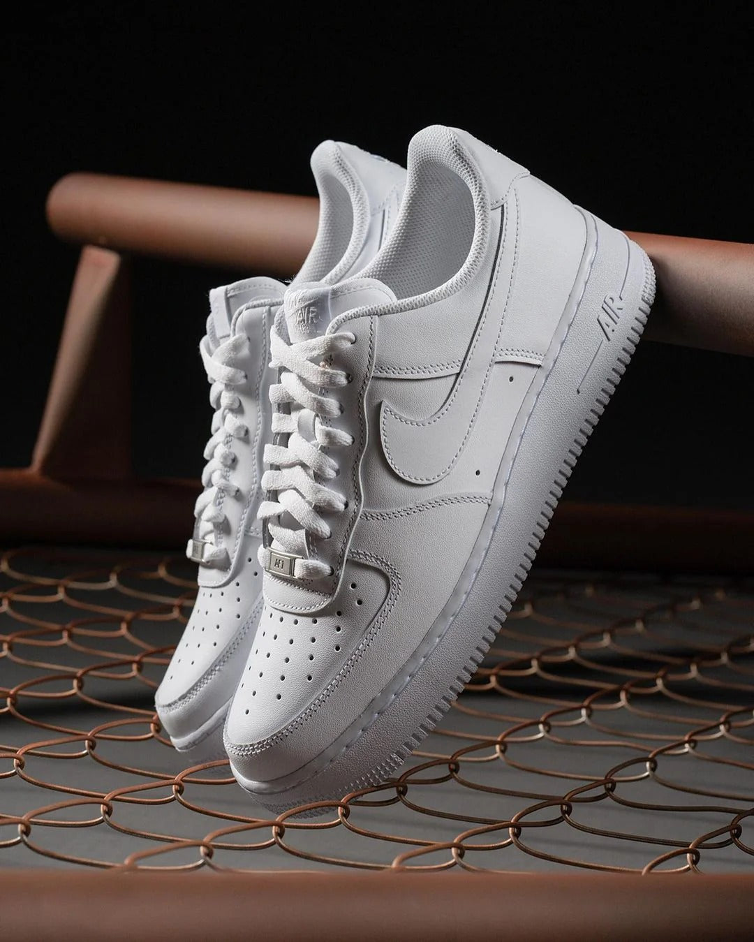 Tenis Nike Force One Clásico, Cuero Resistente y Estilo Atemporal